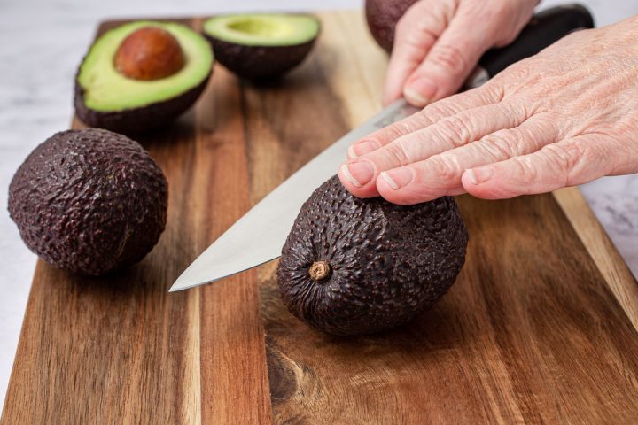 how to cut an avocado (horizonatally)