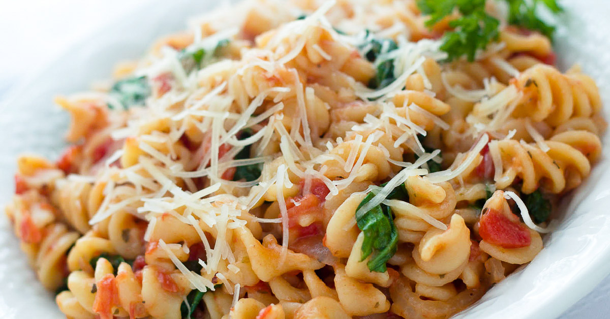 One Pot Tomato Spinach Pasta Add Salt Serve